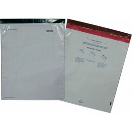 envelope de correios com adesivos